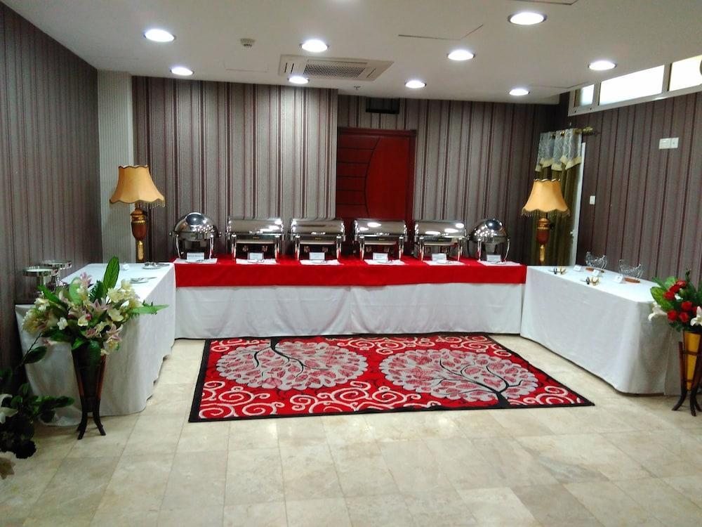 Pioneer Hotel Apartments Muscat Luaran gambar